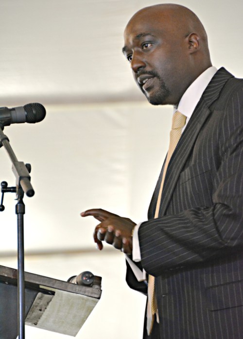 d8_mudeandrew_speaking8